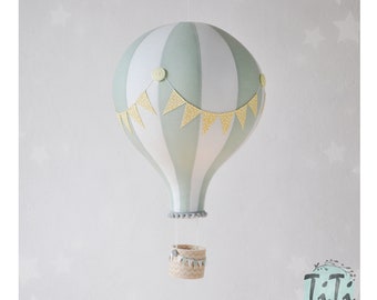 GRANDE montgolfière, décoration de chambre d'enfant sur le thème du voyage, style rétro en montgolfière, cadeau de baby shower, gris clair et jaune sauge, chambre de bébé garçon