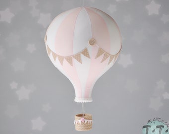 GRANDE montgolfière, décoration de chambre d'enfant sur le thème du voyage, style rétro en montgolfière, cadeau de baby shower, blanc, rose pastel et beige, chambre de bébé