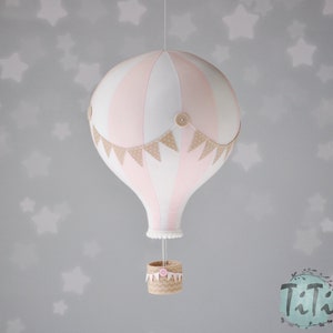 GRANDE montgolfière, décoration de chambre d'enfant sur le thème du voyage, style rétro en montgolfière, cadeau de baby shower, blanc, rose pastel et beige, chambre de bébé