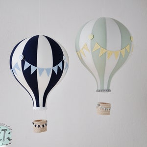 GRANDE montgolfière, décoration de chambre d'enfant sur le thème du voyage, style rétro en montgolfière, cadeau de baby shower, gris clair et jaune sauge, chambre de bébé garçon image 3