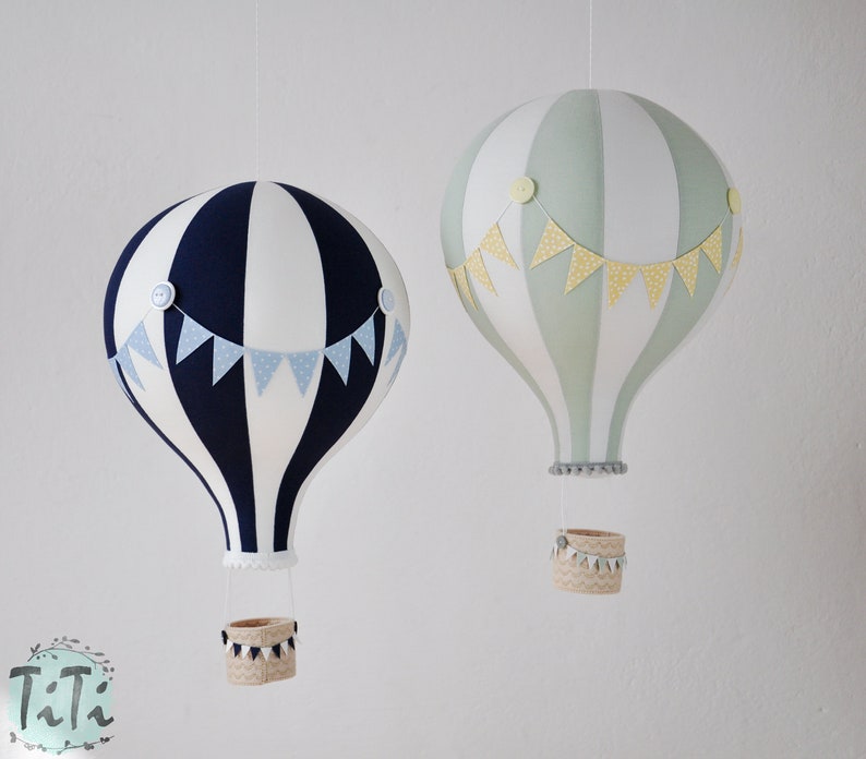 GRANDE montgolfière, décoration de chambre d'enfant sur le thème du voyage, style rétro en montgolfière, cadeau de baby shower, gris clair et jaune sauge, chambre de bébé garçon image 3