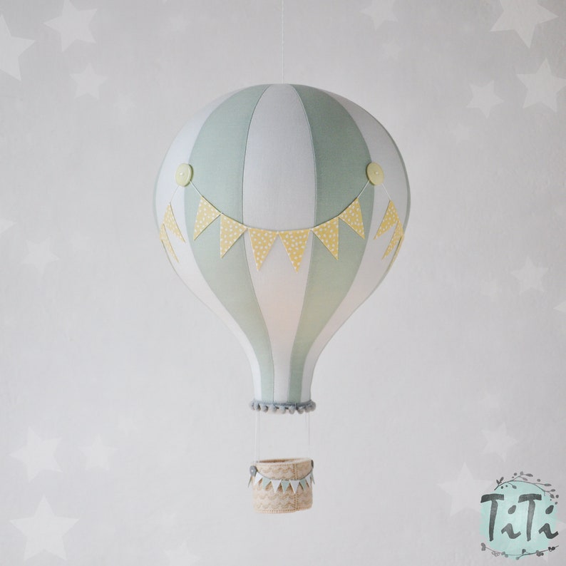 GRANDE montgolfière, décoration de chambre d'enfant sur le thème du voyage, style rétro en montgolfière, cadeau de baby shower, gris clair et jaune sauge, chambre de bébé garçon image 2