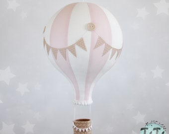 GRANDE montgolfière, décoration de chambre de bébé sur le thème du voyage, style rétro, cadeau de baby shower, blanc cassé, rose tendre et beige, chambre de bébé, cadeau fait main