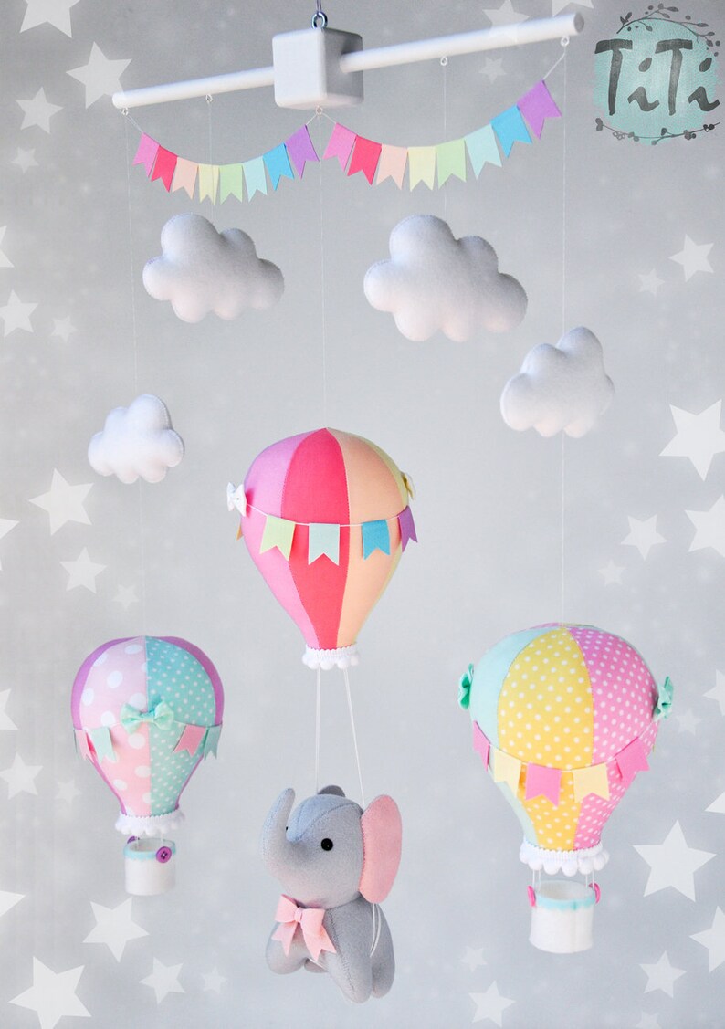 Mobile bébé montgolfière arc en ciel - Créatrice ETSY : TiTics