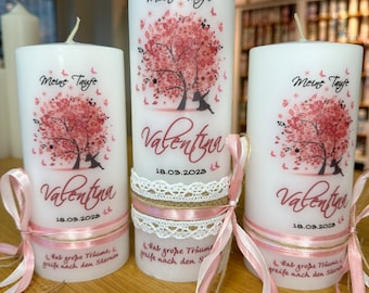 Taufkerze Baum des Lebens mit schaukelndes Mädchen in Vintage weiß + Spitzenband + Schleife seitlich altrosa-rosa  (Motiv 1)