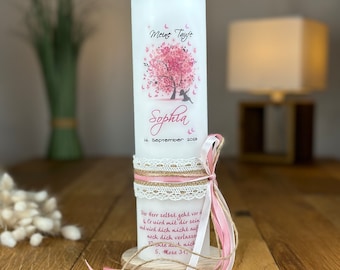 May include: White candle with a pink tree and butterflies design. The text "Meine Taufe Sophia 14. September 2028" is printed on the candle. The text "Der Herr selbst geht vor Er wird mit dir sein und wird dich nicht auf noch dich verlassen.  Fohrte dich nich S. Mose 31," is printed on the candle. The candle is decorated with a pink and brown ribbon.