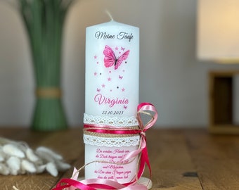 Taufkerze „kleiner Schmetterling flieg“ in rosa auf Vintage Kerze + Spitzenband + Schleife seitlich in pink-rosa (Motiv 70)