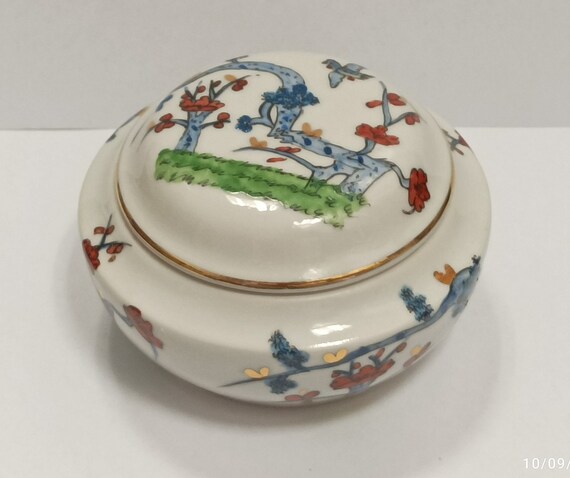 Vintage Hand Painted Porcelain Trinket Box /// Ri… - image 1