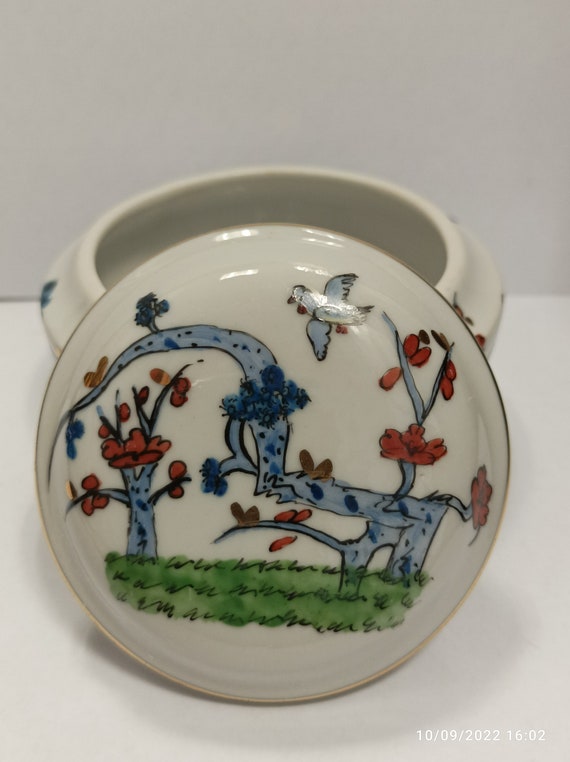 Vintage Hand Painted Porcelain Trinket Box /// Ri… - image 2