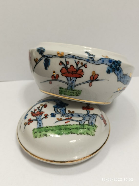 Vintage Hand Painted Porcelain Trinket Box /// Ri… - image 3