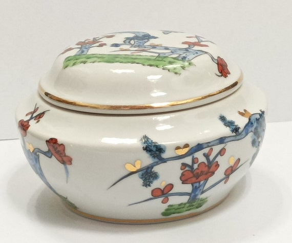 Vintage Hand Painted Porcelain Trinket Box /// Ri… - image 6