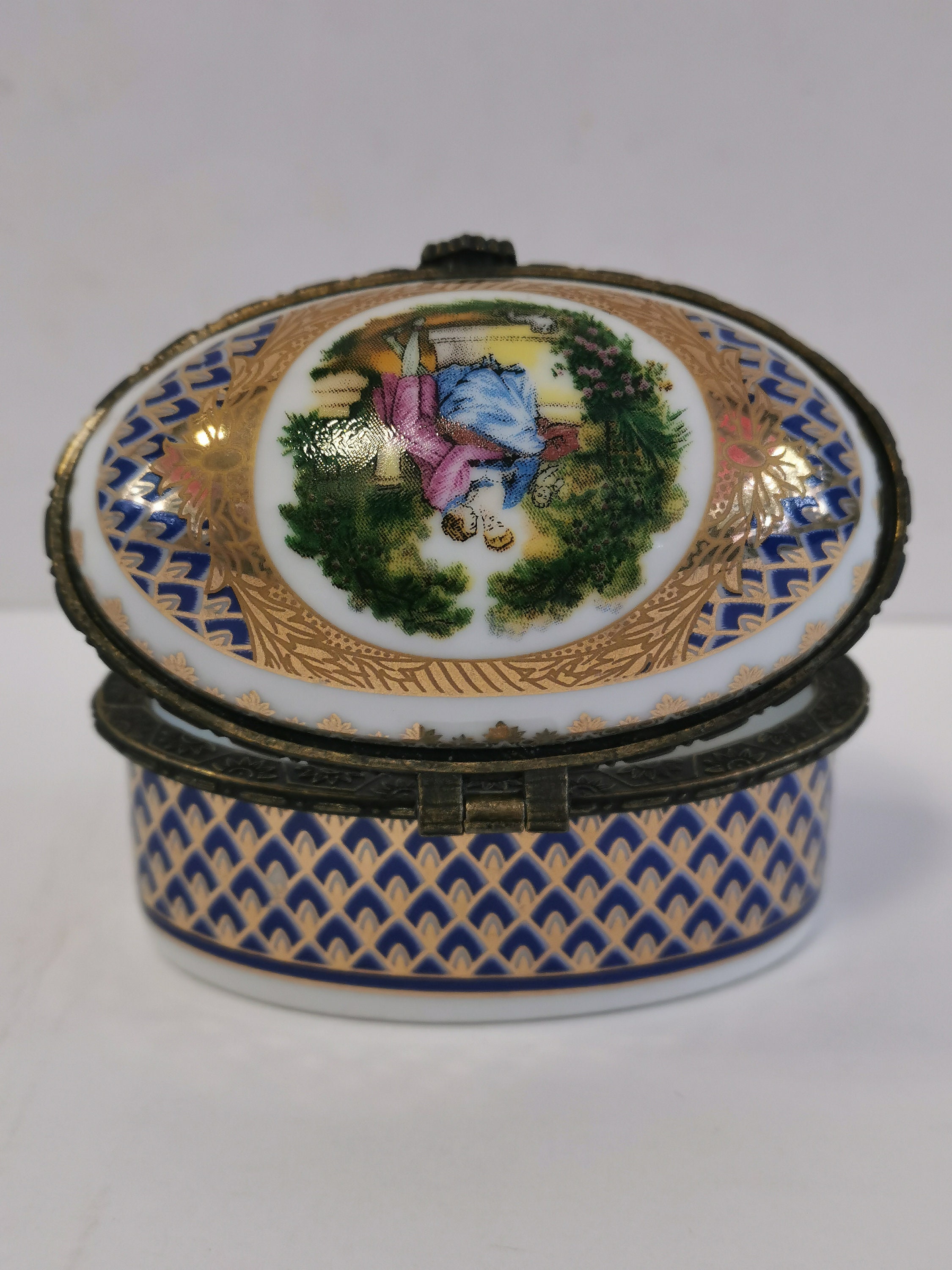 Vintage Hand Painted Porcelain Box ,trinket Box,pill Box - Etsy