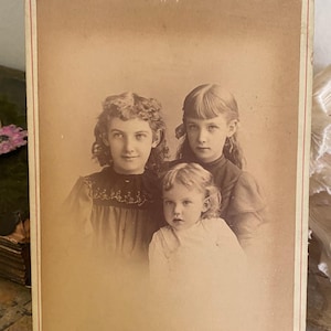 Vintage Cabinet card cdv children siblings sisters  antique portraits collectible photo Victorian children studio photo