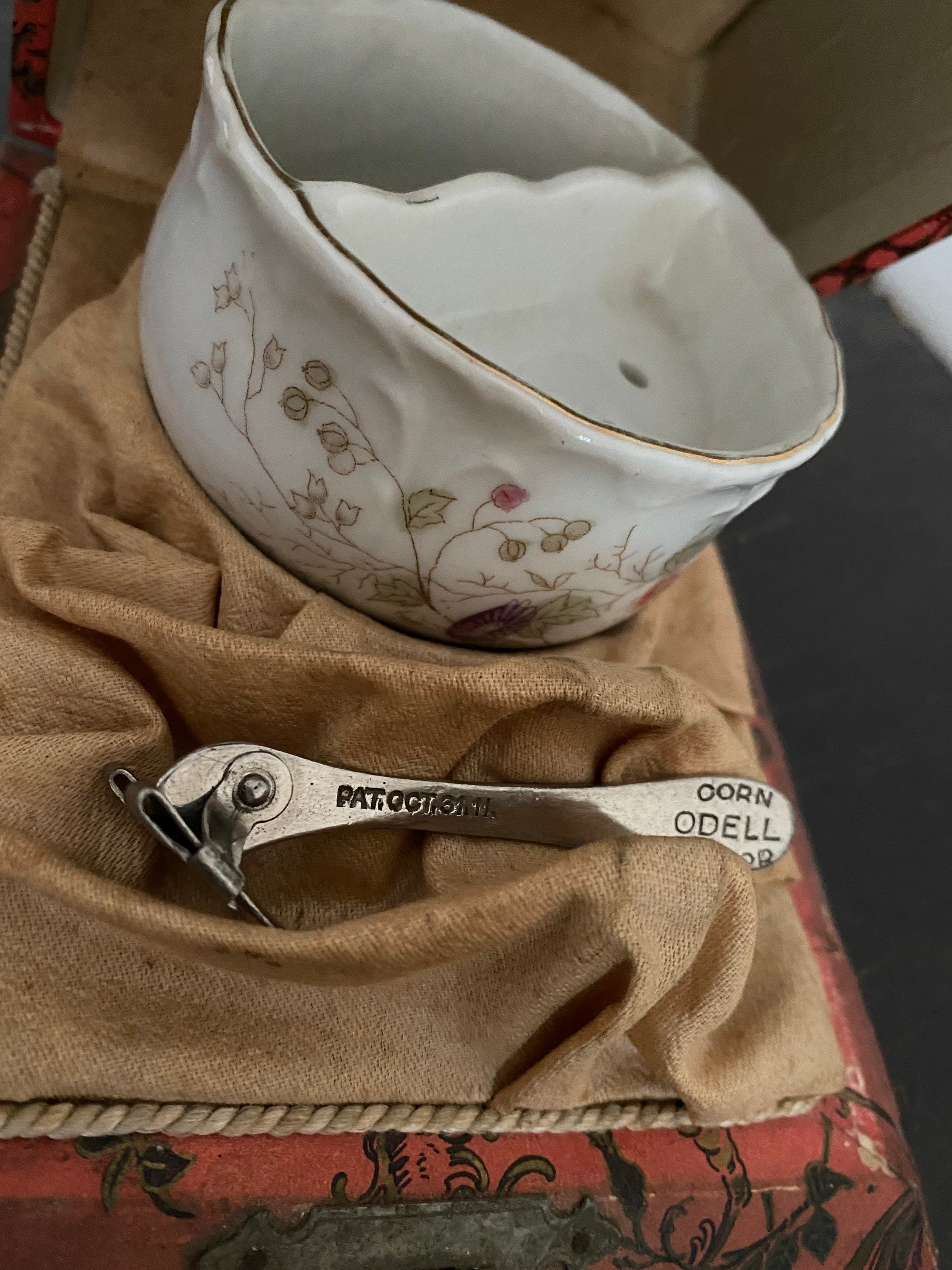 Vintage Victorian Box Shaving Mug and Razor Box Paper Box Fabric Inside ...