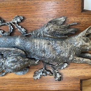 Vintage Wandbehang Jagdtrophäe Jagd Trophäe Vogel Tier Eichenholz Zinn vielleicht versilbert Skulptur Hase Hase Vogel German