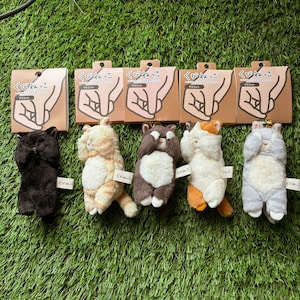 Sleepy Cat  key ring -grab the cat by the neck-