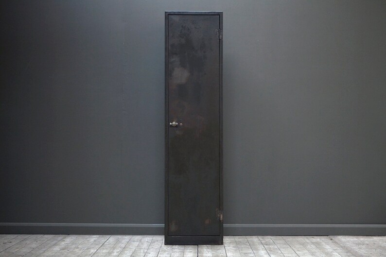 Customisable single door vintage industrial locker with brass T knob. image 3