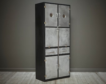 VENDU. Armoire de garde-manger industriel. Renseignez-vous pour similaire.