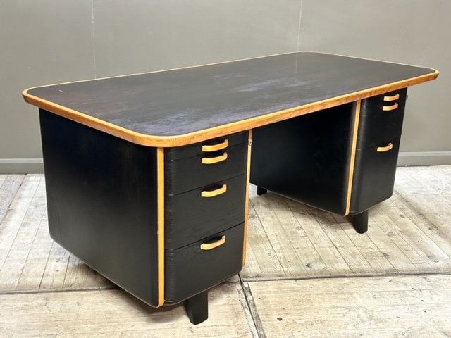  Large Desk