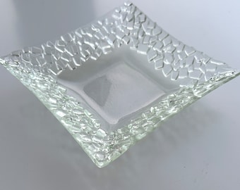 Elegant fused glass bowl in clear glass