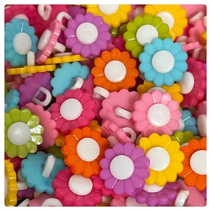 SALE!!  12, 24 or 48 Shank daisy buttons flower buttons green blue gold pink 15mm daisies flowers plastic 2 tone shank daisies DC