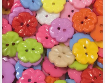 32 or 64 Assorted Plastic Flower Buttons, 15mm Daisy Buttons Crease GROUP B