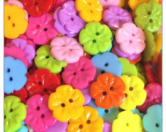 16, 32 or 64 Flower buttons random mix assorted flower button 15mm 9/16" 15 mm 9/16 inch daisy buttons plastic flowers crease