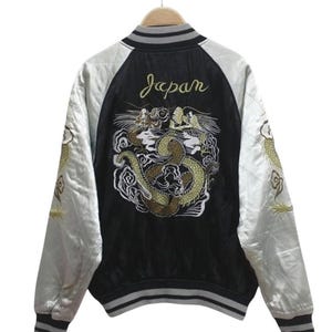 Sukajan jacket Vintage Rayon Sukajan Japanese Yokosuka Dragon Eagle Tiger Roar Embroidery Souvenirs Rayon Size Labelled M(Refer Measurement)