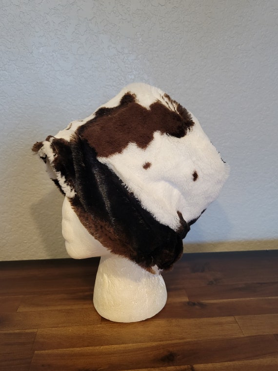 Faux fur brown and white cow print bucket hat URBAN OUTFITTERS Faux Fur Cow Print BUCKET HAT Brown & White  main image 4