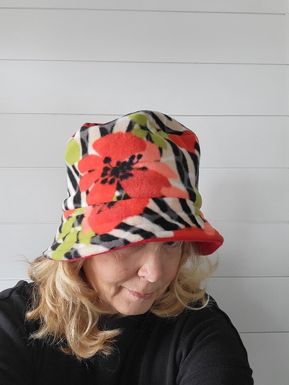 New Red Floral Fleece Bucket Hat 
