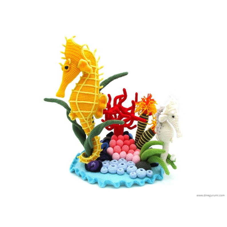 Seahorse amigurumi crochet pattern from Dinegurumi direct download PDF in german and english image 2