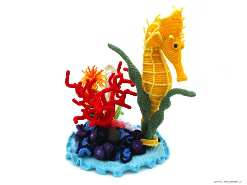 Seahorse amigurumi crochet pattern from Dinegurumi, 35x26 cm, reef included, PDF in german and english image 3