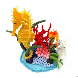 Seahorse amigurumi crochet pattern from Dinegurumi, 35x26 cm, reef included, PDF in german and english image 2