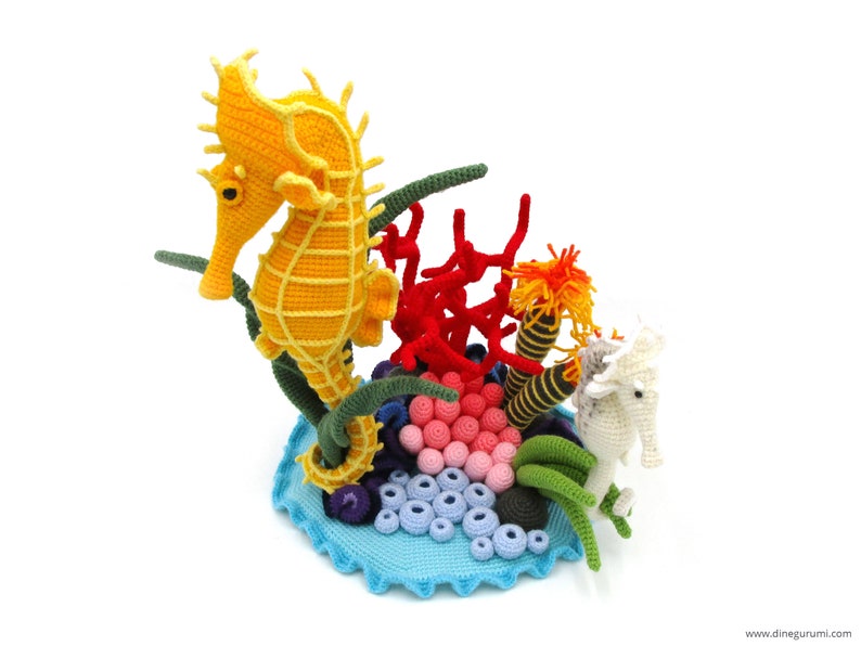 Seahorse amigurumi crochet pattern from Dinegurumi, 35x26 cm, reef included, PDF in german and english image 2