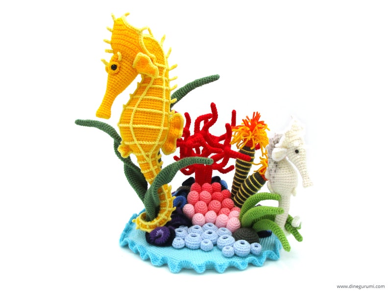 Seahorse amigurumi crochet pattern from Dinegurumi, 35x26 cm, reef included, PDF in german and english image 1