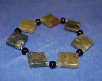 Serpentine And Obsidian Gemstone Bracelet – green serpentine – square beads – bead shapes