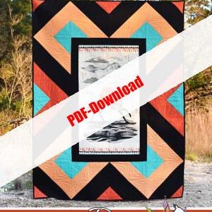 Pode incluir: Um edredom colorido com um design geométrico, apresentando detalhes em preto, laranja, turquesa e branco. O edredom tem o texto "Red River" no topo e "PDF-Download" na diagonal. A parte inferior tem o texto "Running Doe Quilts".