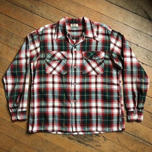 1940s Woodsman Wallace Shirt | Vintage 40s Wool Flannel Green and Red Plaid  Button Down Camp Top With Pockets | Extra Large XL - Etsy