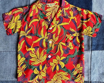 SALE kids vintage 1940s Hawaiian rayon shirt