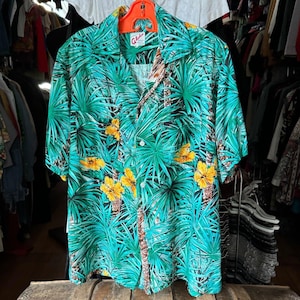 vintage 1960s rayon Hawaiian shirt - loop collar