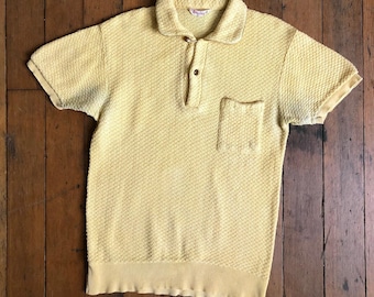 Polo vintage de punto amarillo de los años 50