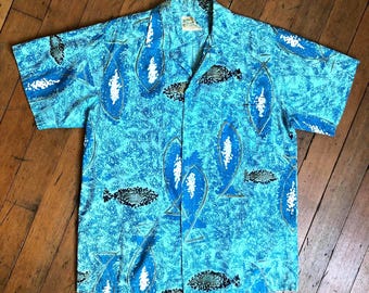 30% OFF SALE vintage 1950s novelty fish print Hawaiian shirt - loop collar