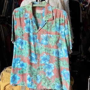 vintage 1950s 60s rayon Hawaiian shirt