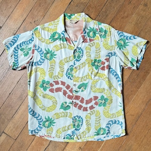 vintage 1950s Hawaiian Leis print shirt - loop collar
