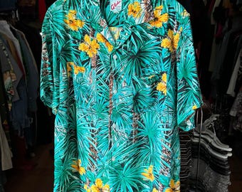 20% OFF SALE // vintage 1960s rayon Hawaiian shirt - loop collar