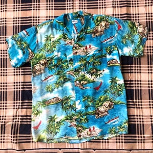 vintage 1950s rayon Hawaiian shirt