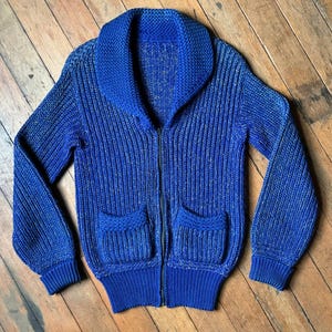 20% DE DESCUENTO // Suéter vintage de punto azul con cremallera de los años 50