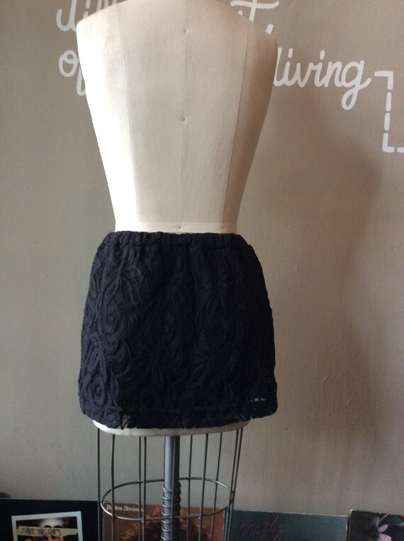 1980’s Flirty Lace Mini Skirt  - petite / small - image 7