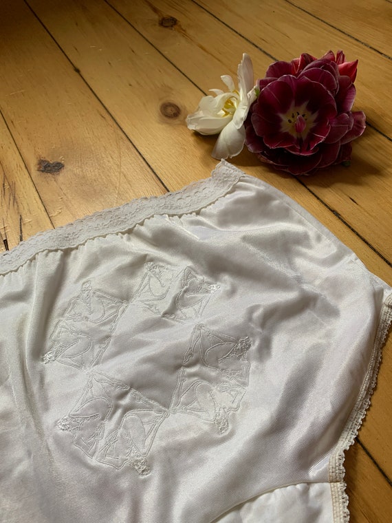 1960’s Nude Embroidered Panties  - small / medium - image 4