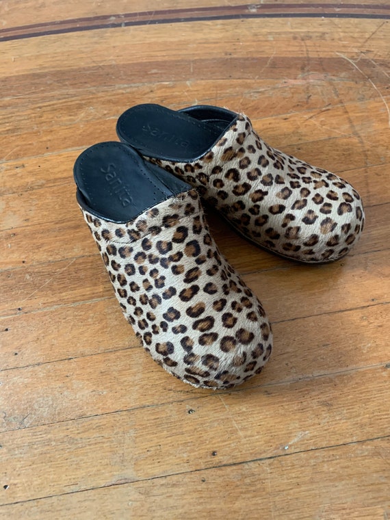 sanita leopard clogs